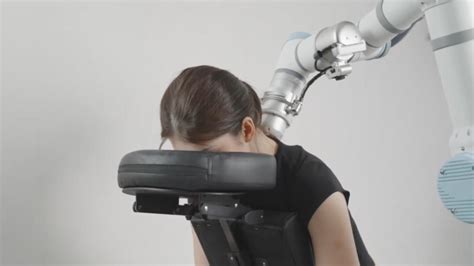 Meet the world's first AI massage robot .